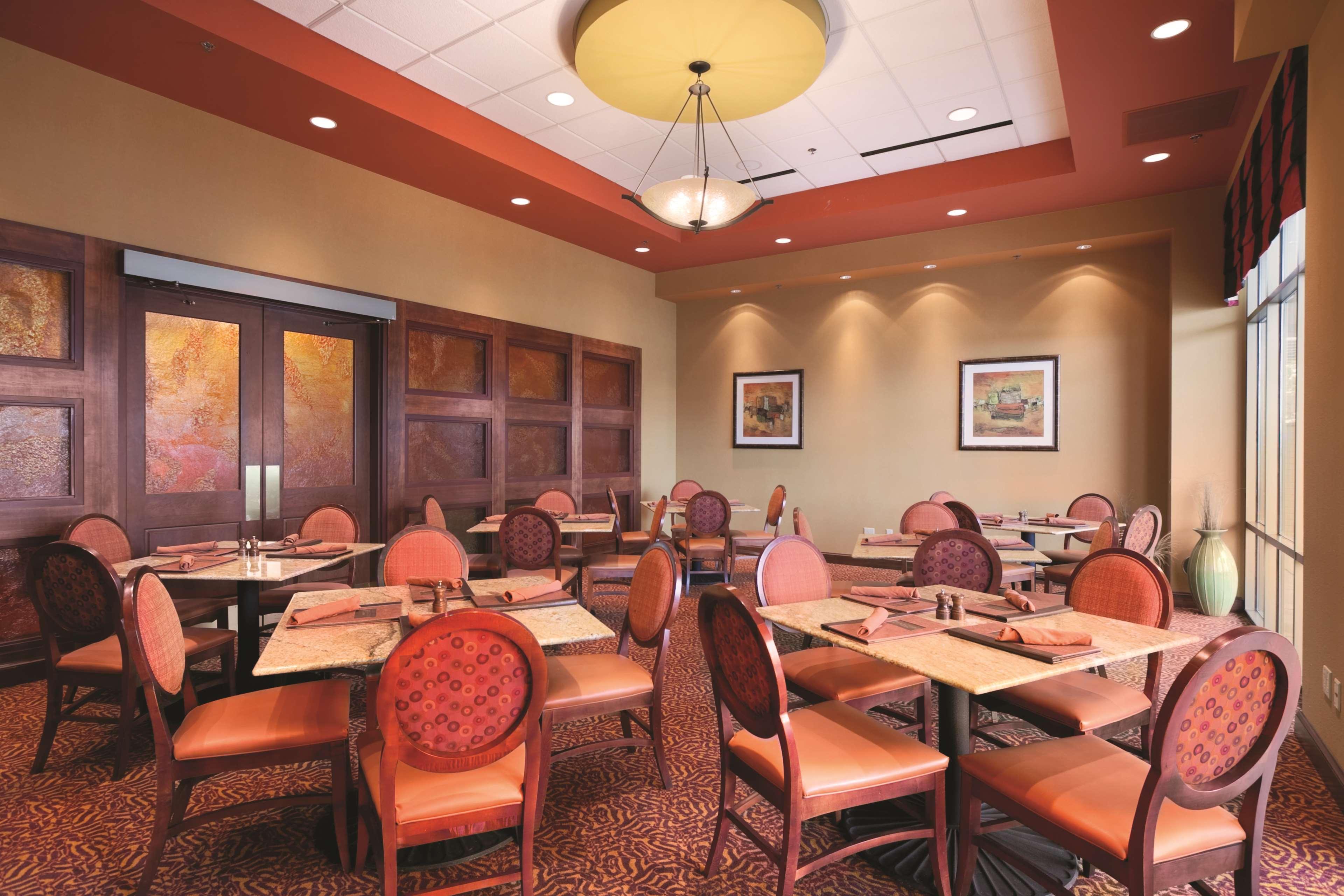 Embassy Suites East Peoria Hotel And Riverfront Conference Center Restaurante foto