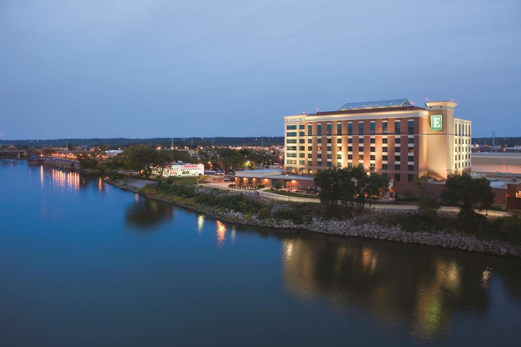 Embassy Suites East Peoria Hotel And Riverfront Conference Center Exterior foto