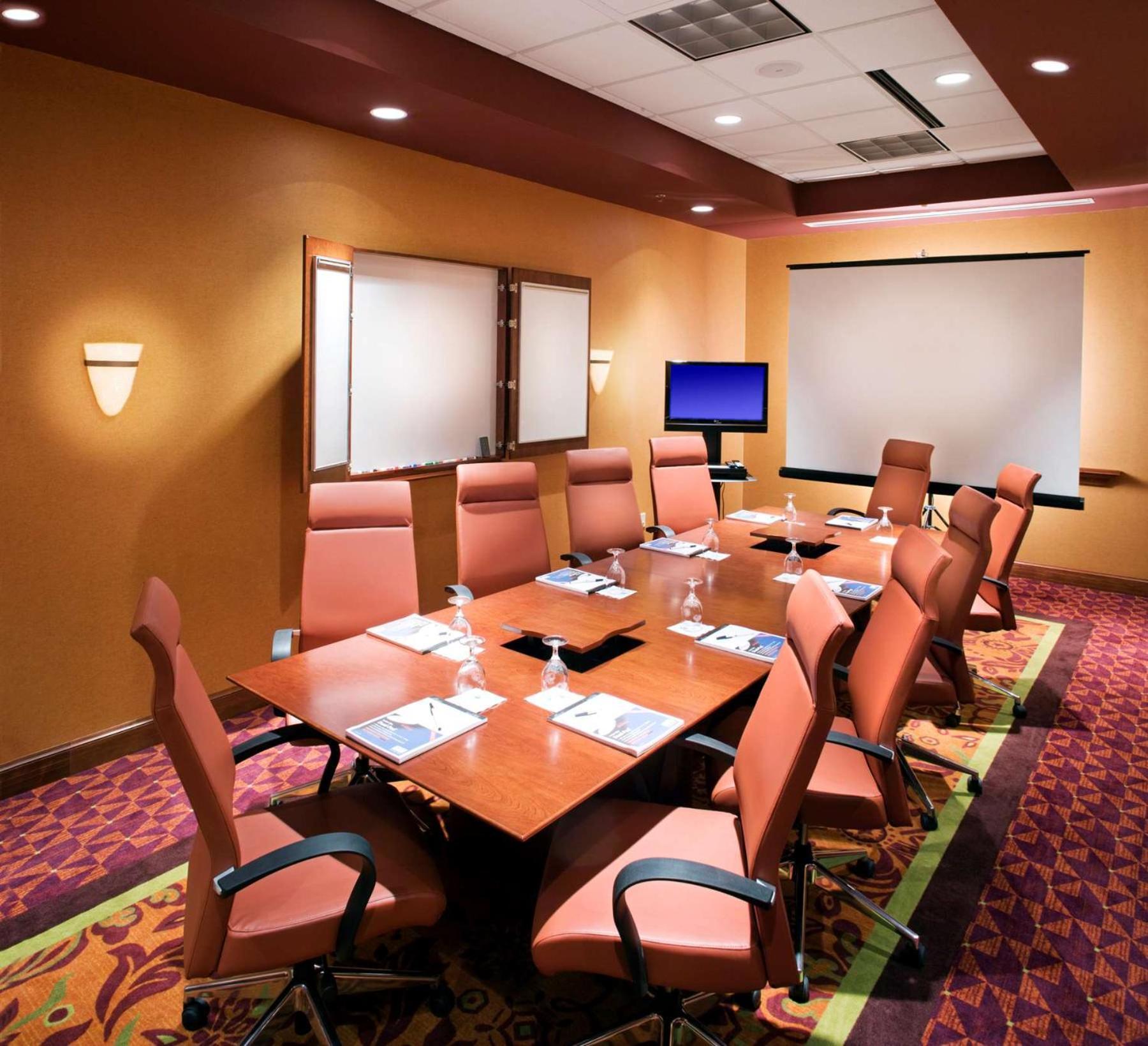 Embassy Suites East Peoria Hotel And Riverfront Conference Center Facilidades foto